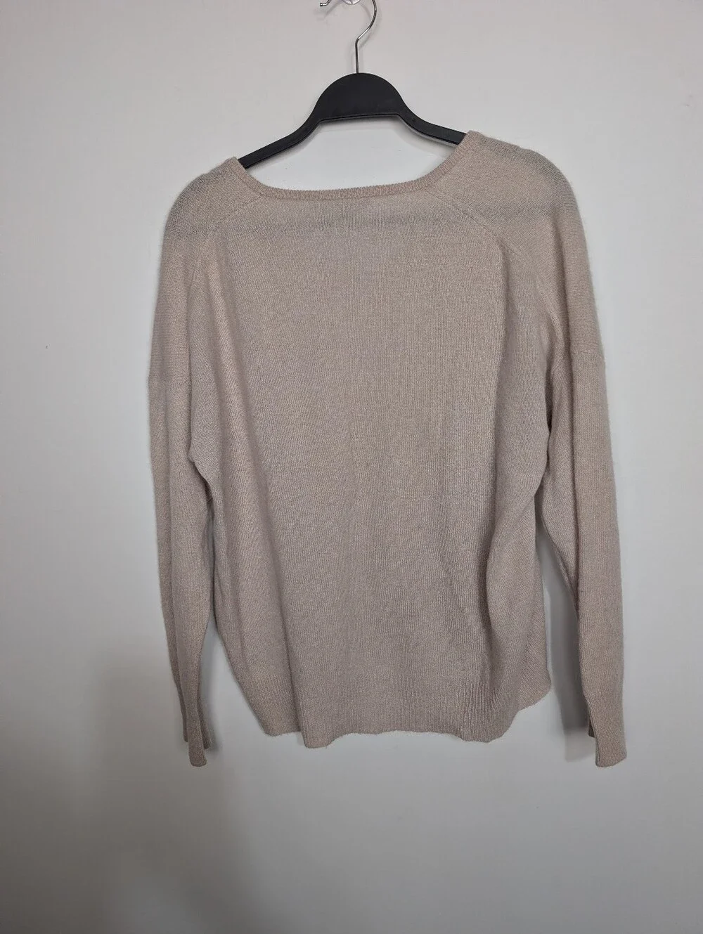 Skull Cashmere V-Neck Taupe Beige Tan Soft Comfy Quiet Luxury Sweater Size Large